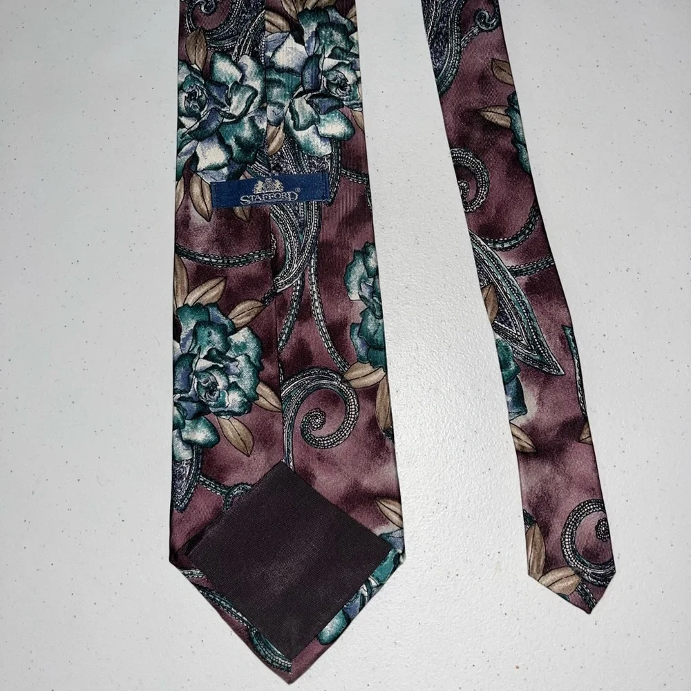 NIBag Stafford All Silk Elegant Floral Paisley Tie